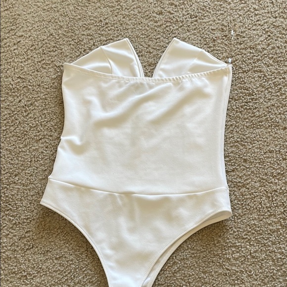 Elegant White bodysuit - Picture 3 of 5